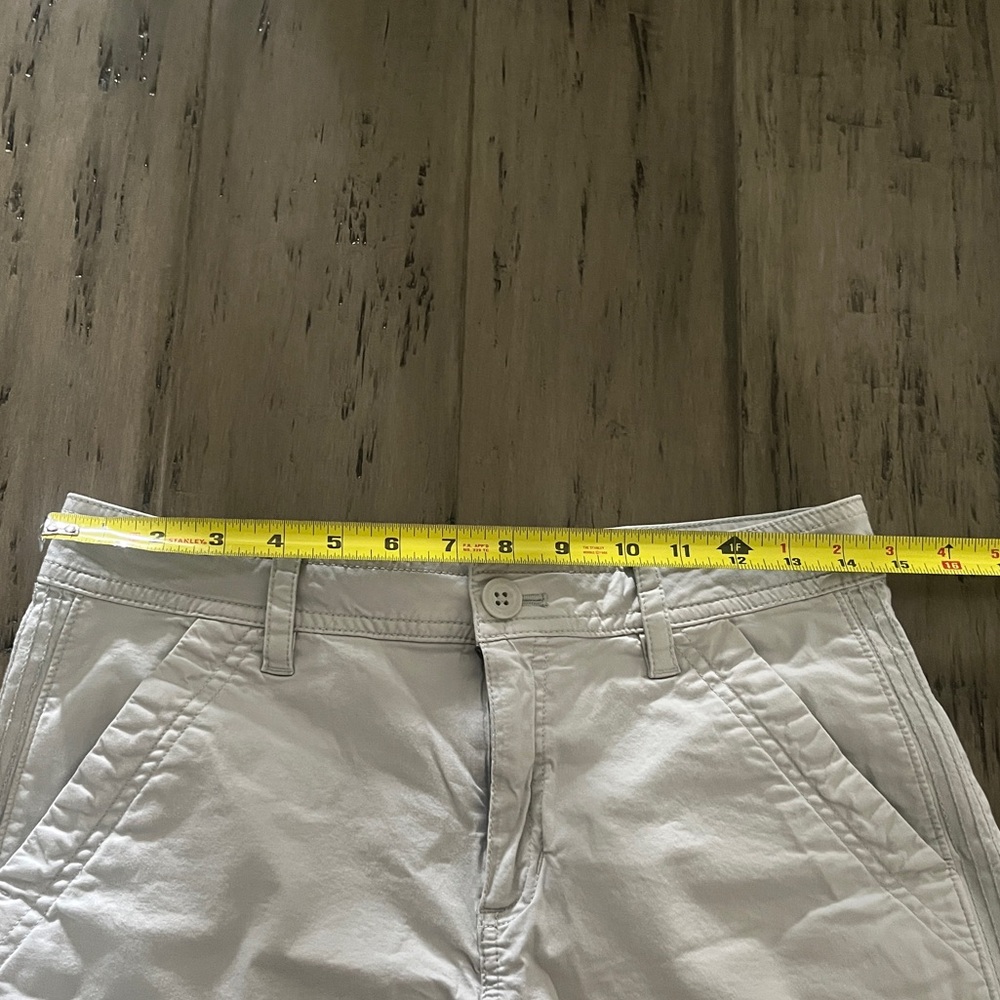 Eddie Bauer Women’s Grayish White Khaki Shorts Size 10 - Picture 7 of 11